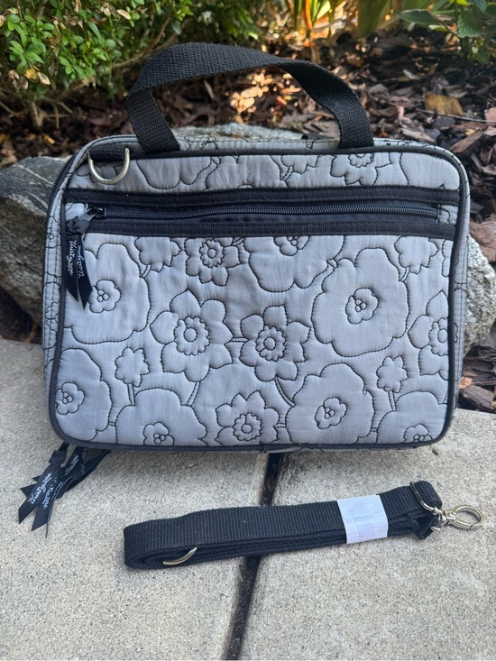 thirty-one Handbags - thirty-one Gray and Black Quilted Floral Organizer Bag